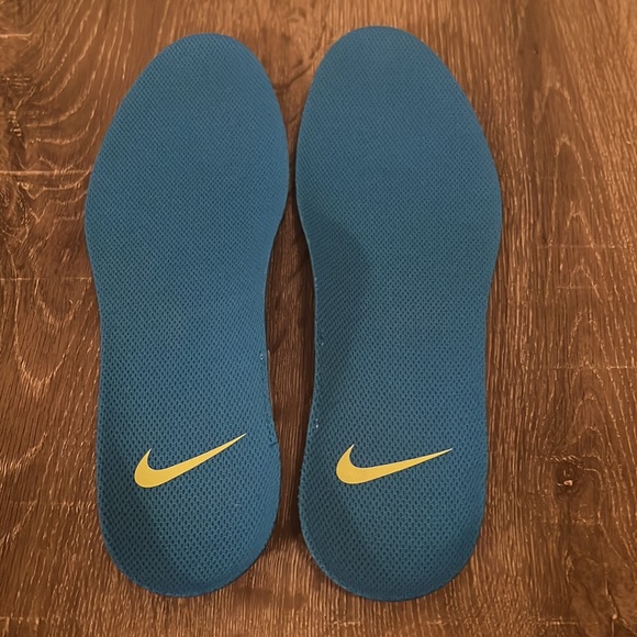 NIKE ODYSSEY REACT size 8.5 • EUC LIKE NEW - Picture 8 of 9